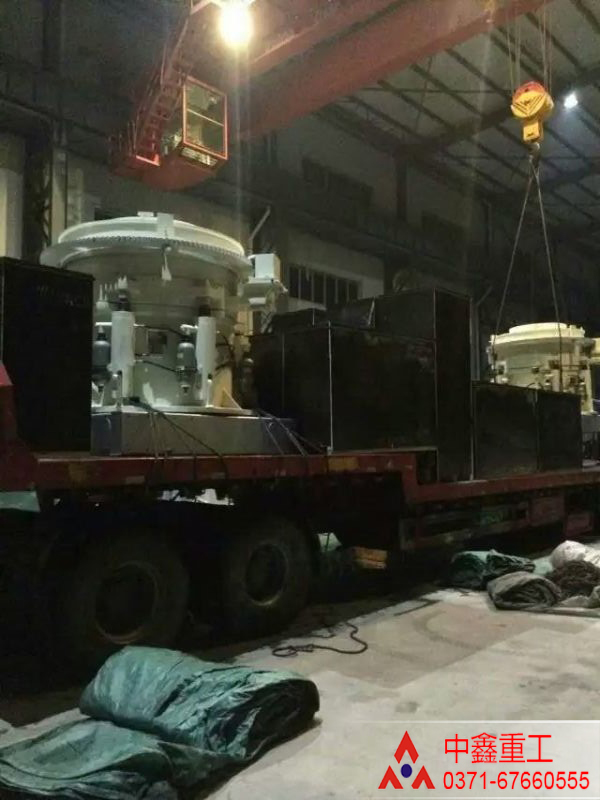 液壓圓錐破碎機發貨現場