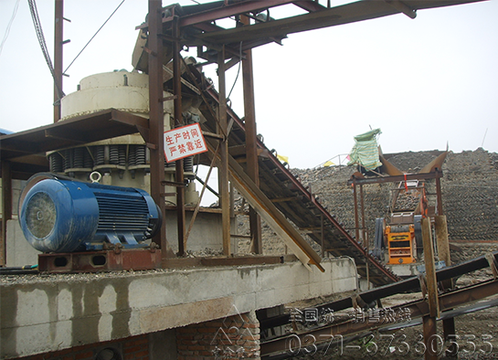 圓錐破碎機(jī) 圓錐破碎機(jī)